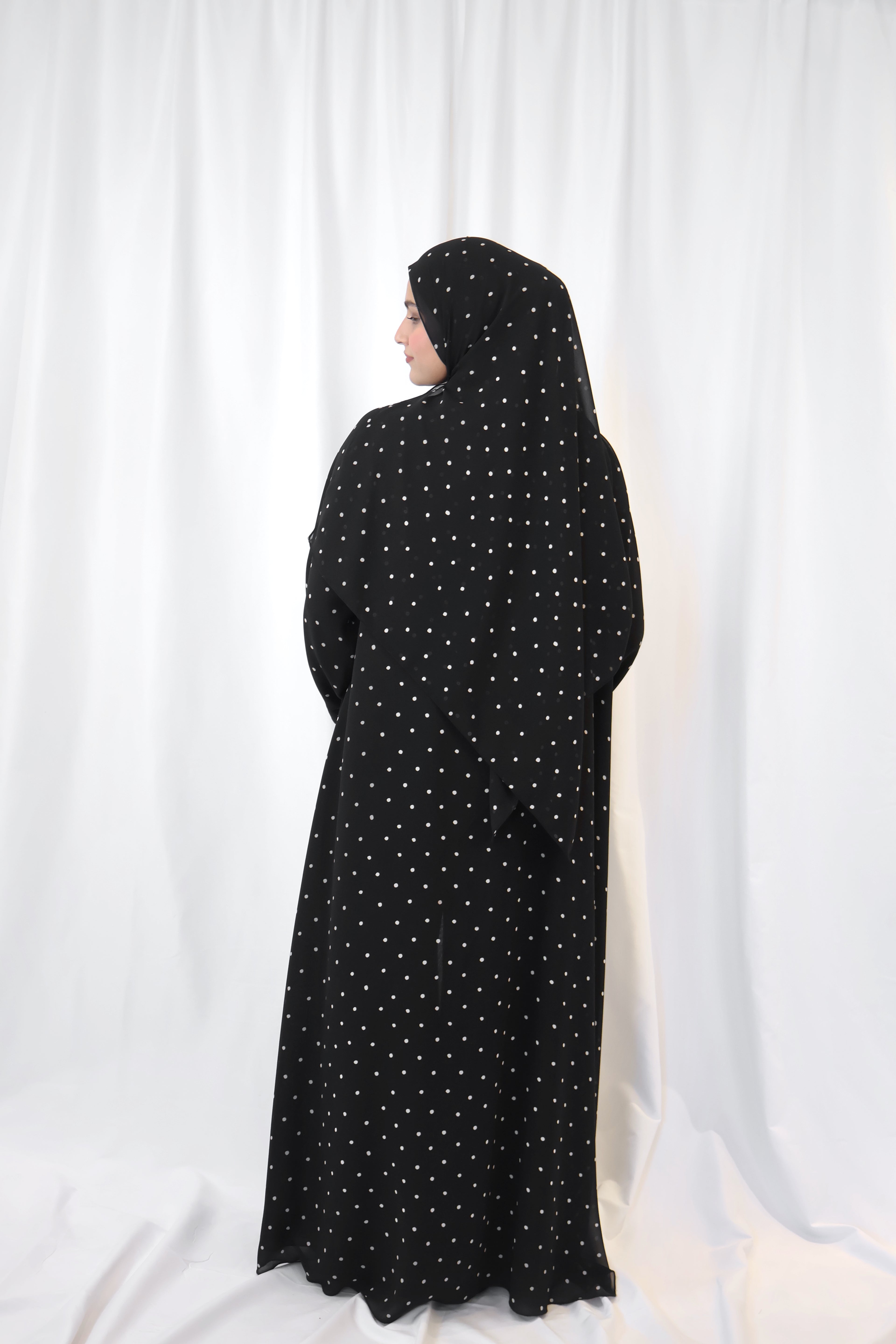 Noir Dotted Print Abaya