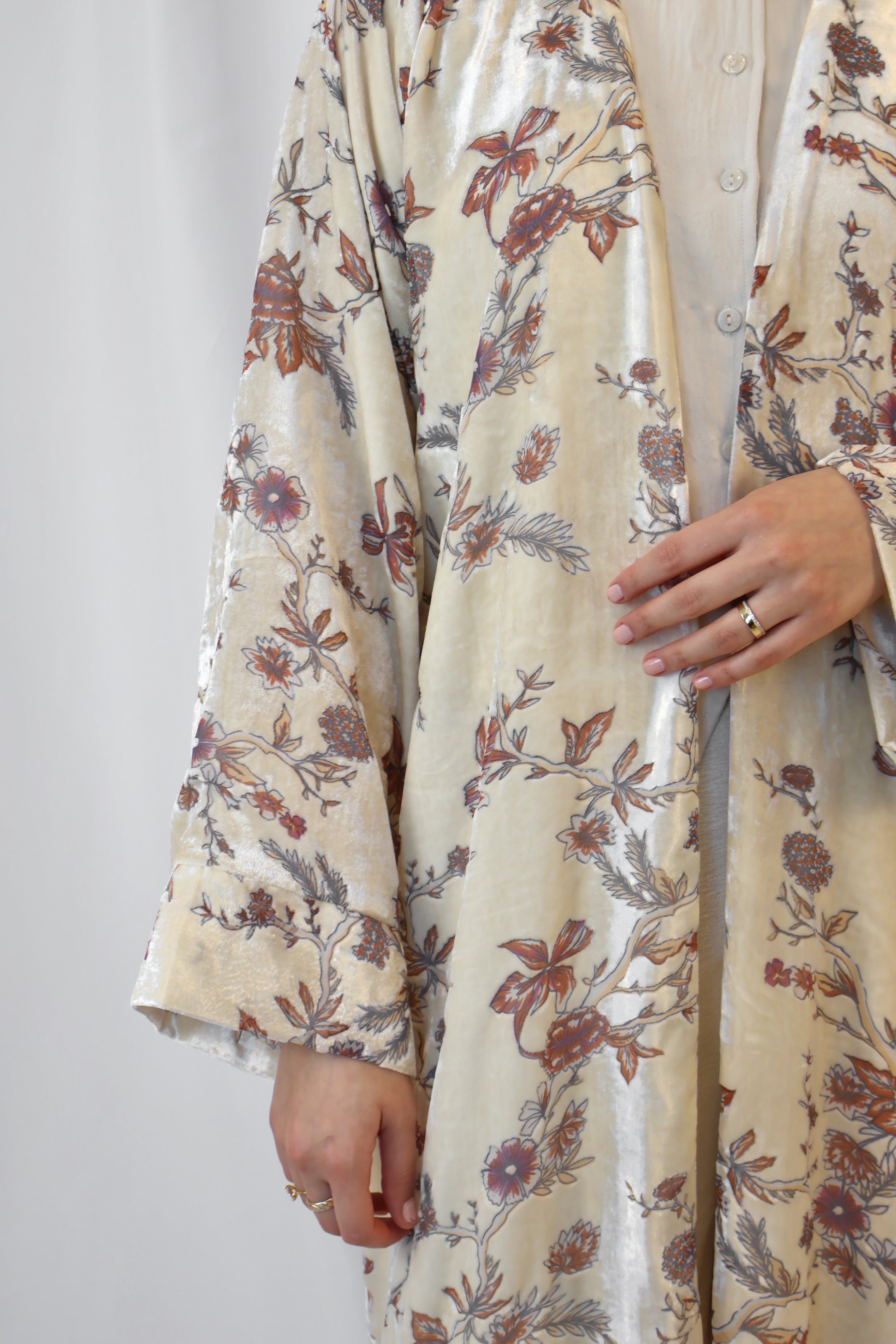 Cream Velvetine Print Abaya